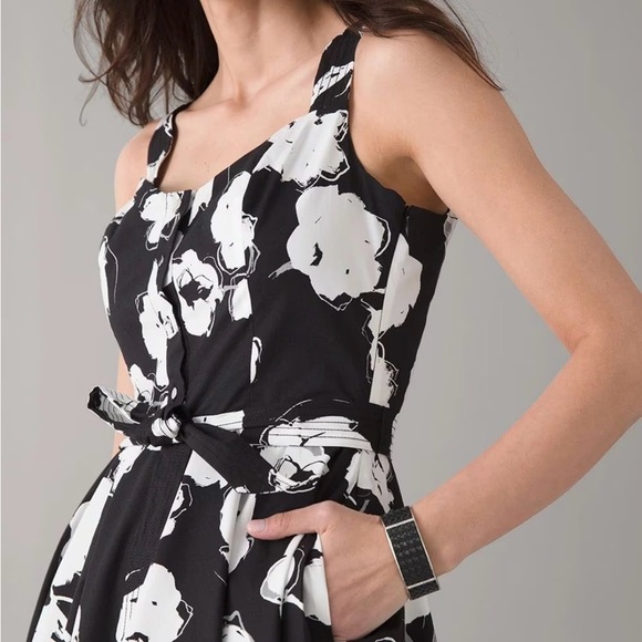 WHITE HOUSE BLACK MARKET Black and White Floral Fit and Flare Dress - Picture 3 of 9
